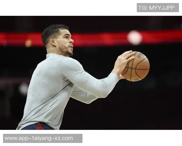 小迈克尔波特表现出色半场11投5中贡献14分三分球命中率高达50